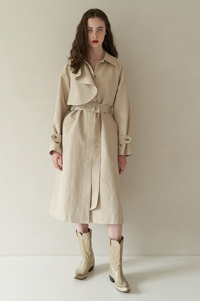 Curved unbalance trench coat (beige)