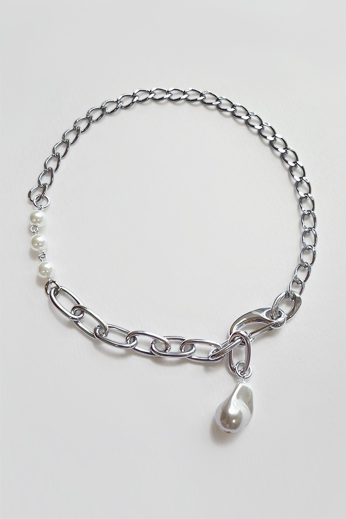 Drop pearl chain necklace