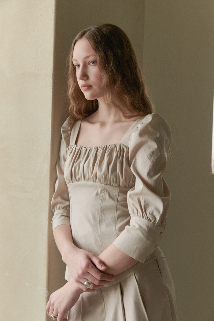 Antique shirring blouse (beige)